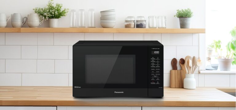 Panasonic 32L, 1100 Watts, 20 Auto Menus, Quick 30 Function, Turbo Defrost Inverter Microwave - Black